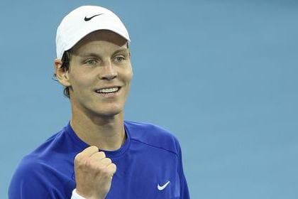 Tomas Berdych Beats Roger Federer to Reach Dubai Finals
