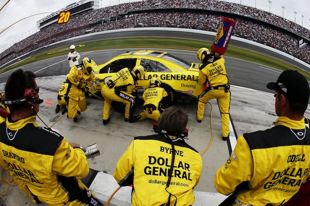Watch a NASCAR tire change from up close - Autoweek