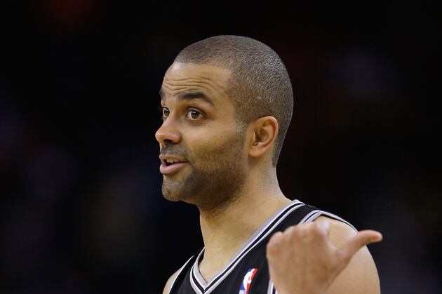 Tony Parker Helped off Court in 3rd Qtr vs. Suns