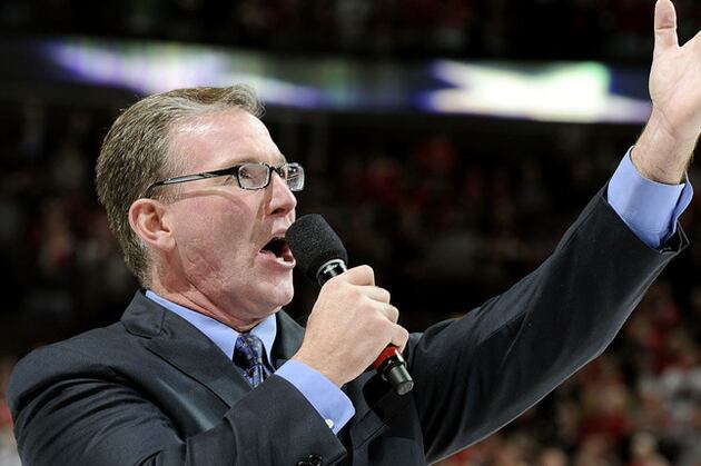 Blackhawks Anthem Singer Shatters Beer Mugs with Voice