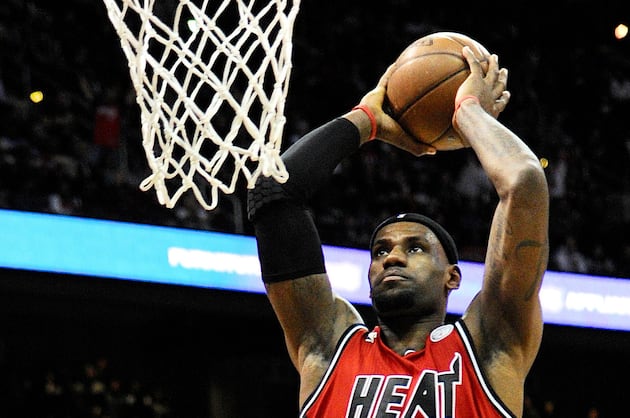 Lebron James Shows off More Impressive Lay-Up Line Dunks