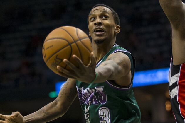 Bucks Beat Raptors 122-114 in Overtime