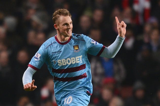 West Ham Midfielder Jack Collison Having to Manage Troublesome Knee