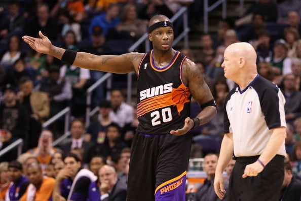 Phoenix Suns' Jermaine O'Neal Tends to Daughter