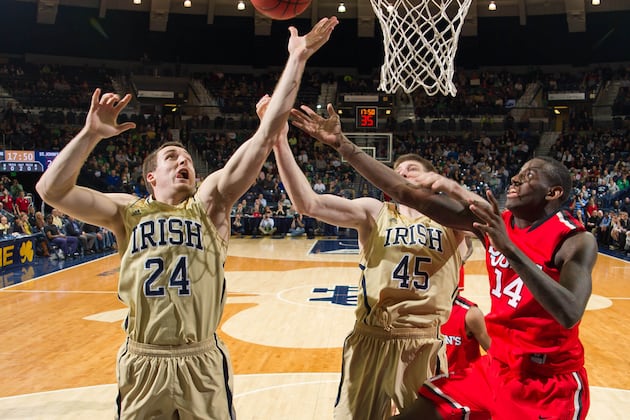 Notre Dame Routs St. John's 66-40