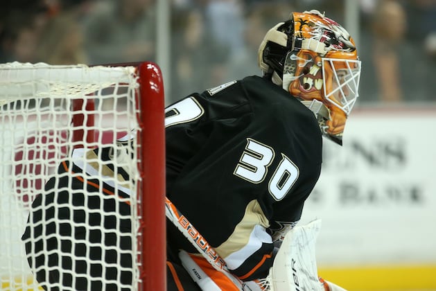 Fasth Gets Shutout as Ducks Cruise Past Flames