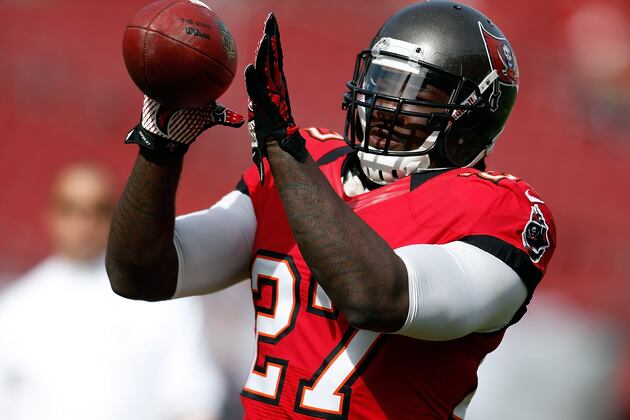 Report: Bucs Re-Sign Blount to 1-Year Deal