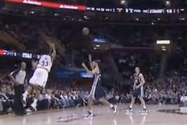 Alonso Gee Hits 3/4 Court Shot Against Memphis Grizzlies