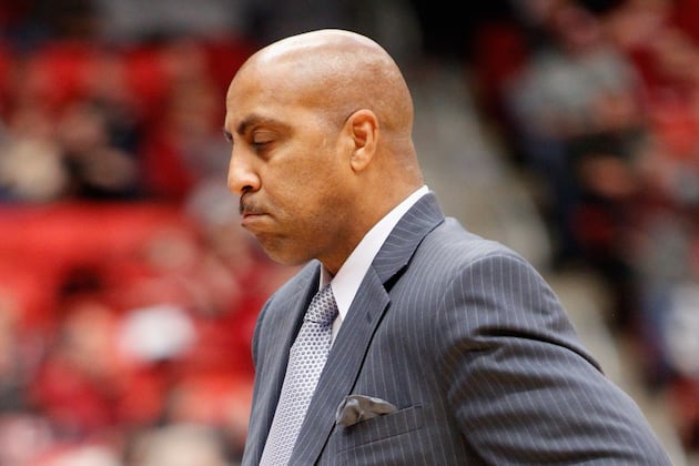 Huskies' Lorenzo Romar Is Coaching with a Heavy Heart