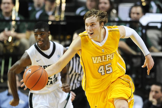 VIDEO: Ryan Broekhoff Sends Valpo to the Horizon Title Game at the Buzzer