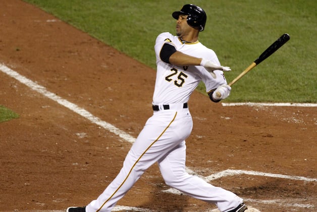 Yankees Are Said to Pursue Derrek Lee as Replacement for Mark Teixeira