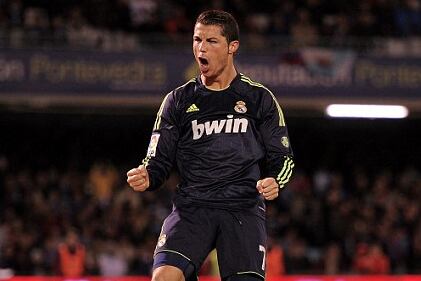 Blow for United as Agent Tells Ronaldo to Put Madrid Exit on Hold