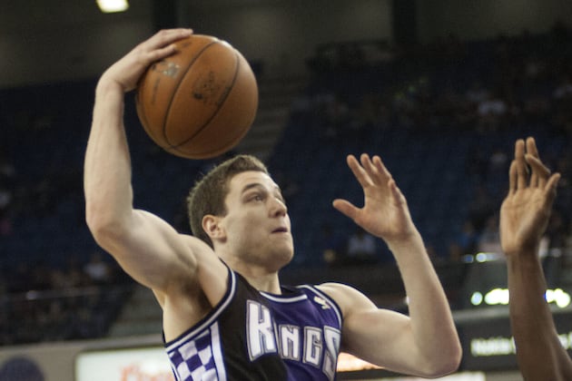 Minus an Injured Cousins, Kings Rout Bulls