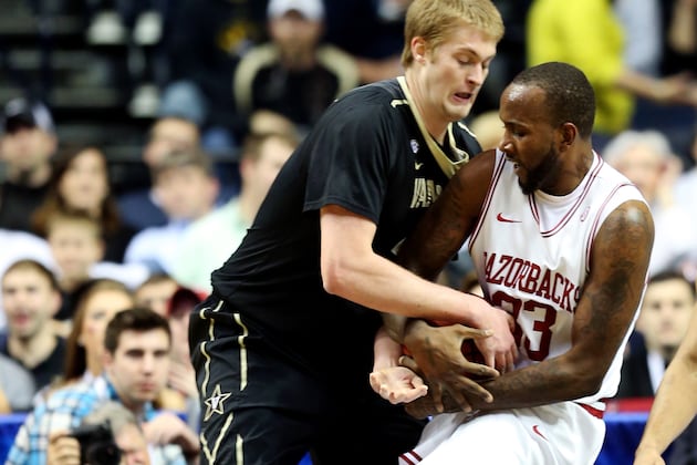 Razorback Rally Comes Up Short; Fall to Vanderbilt