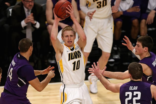 Iowa Stops Northwestern, Advances in B1G Tourney