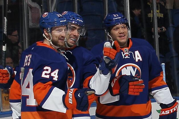 Islanders Shut Down Lightning in 2-0 Victory