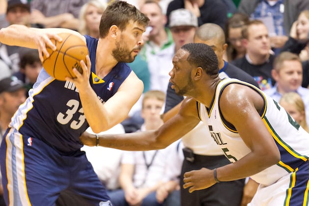 Hayward's 17 Lift Jazz over Grizzlies 90-84