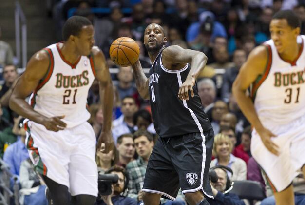 Ellis Drops Season-High 39 as Bucks Rally