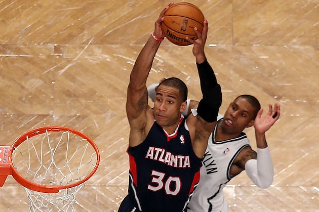 Hawks Pull Away, Keep Nets out of 1st-Place Tie