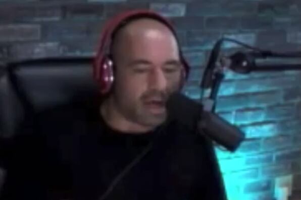 UFC Announcer Joe Rogan Goes off on Fallon Fox, Transgendered WMMA Fighter