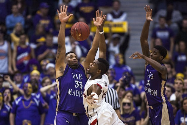 Goins Suspended for First Half of NCAA Tournament Game