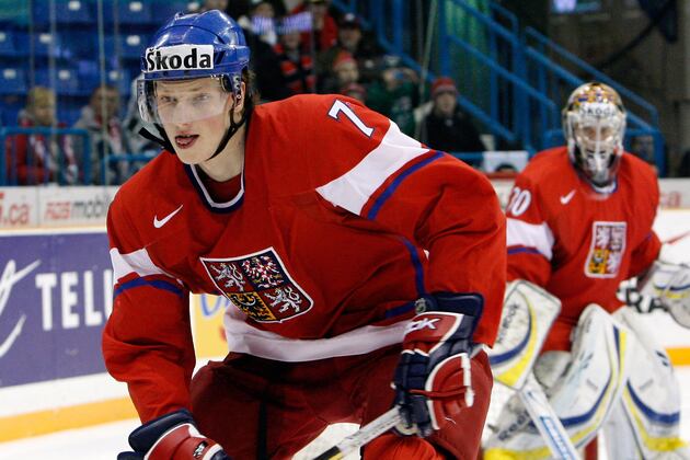 Flyers Courting 6-Foot-8 Defenseman Andrej Sustr