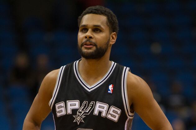Spurs' Mills Makes High Art of Towel-Waving