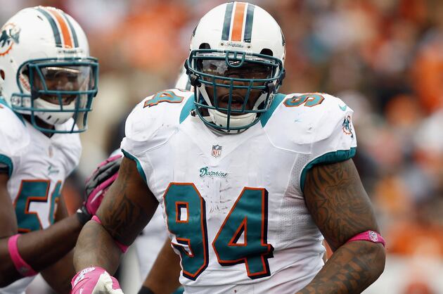 Dolphins DT Randy Starks Signs His Franchise Tender