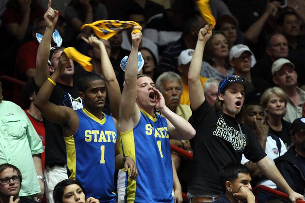 MSU Fans Buying South Dakota State Gear to Wear During Michigan Game