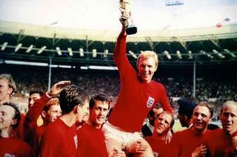 Bobby_moore_crop_north