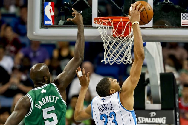 Davis Tip Lifts Hornets over Celtics, 87-86