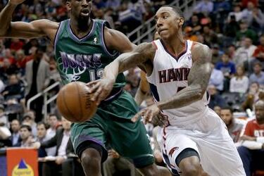 Teague Leads Hawks to Key Conference Victory