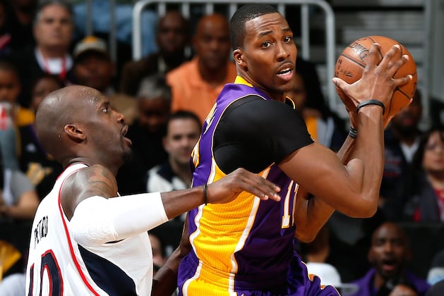 Dwight Howard Surprises Fans at LAX, Talks Lakers' Health