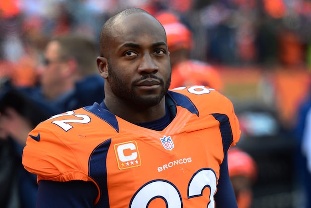 Report: Dolphins Have “Jumped Into” Dumervil Discussions