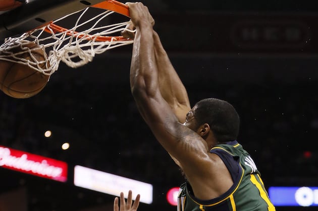 Watch Favors Throw Hammer Down on Spurs' Matt Bonner