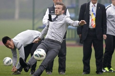 Showing Chinese Kids How to Take the Perfect Free-Kick, Beckham Slips Up