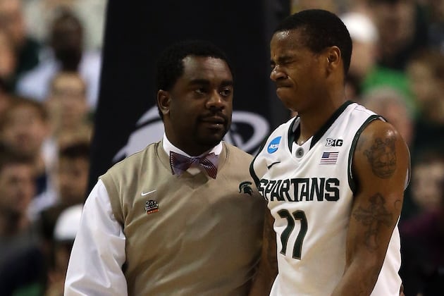 Michigan State G Keith Appling Hurts Shoulder