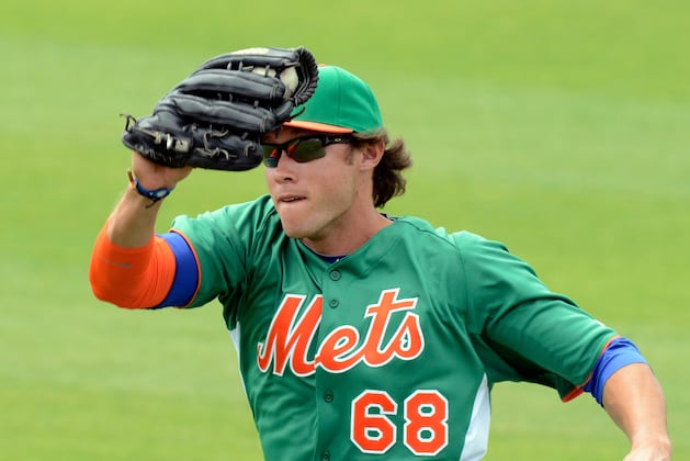 den Dekker Diagnosed with Broken Wrist