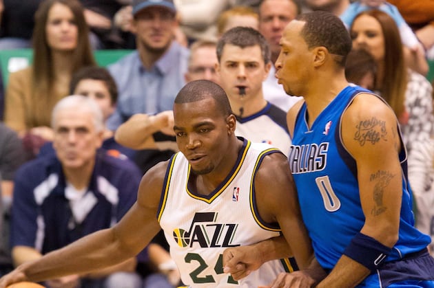 James, Nowitzki Lead Mavericks Past Jazz, 113-108