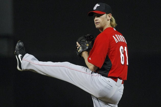 Bronson Arroyo hit on pitching hand by line drive in Reds' 7-2 loss to Rangers