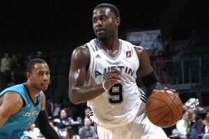 Justin Dentmon Goes Through First Practice as a Maverick