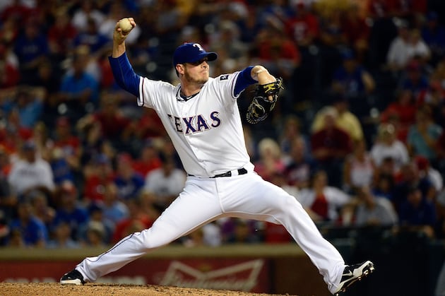 Angels Sign Reliever Lowe to Minor League Deal