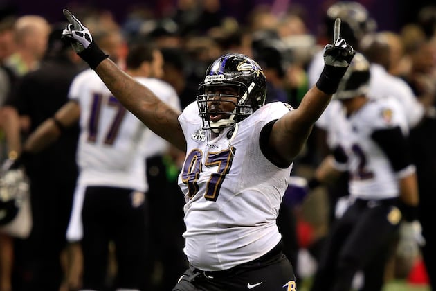 Ravens' Arthur Jones, Albert McClellan Sign Tenders