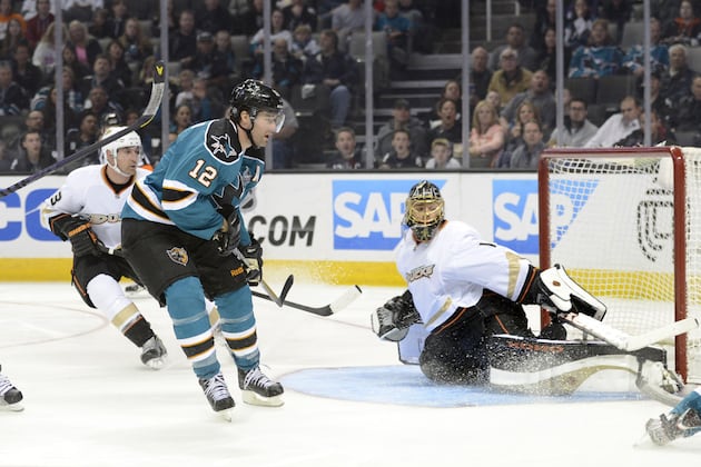 Sharks Win 2nd Straight Against Skidding Ducks