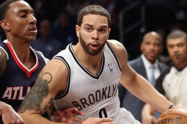 Deron Williams Stops Play to Give Reggie Williams High Five