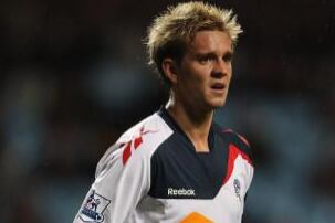 Bolton Loans U.S. Midfielder Stuart Holden to Sheffield Wednesday