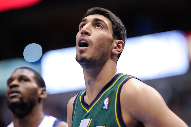 Utah Jazz's Enes Kanter Will Have MRI on Dislocated Shoulder