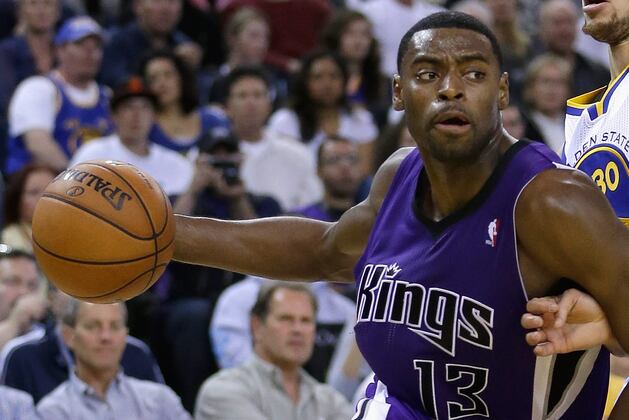 Tyreke Evans Makes an Unbelievable 360-Degree Layup