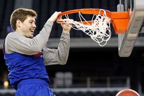 Tyler Self Dunked in Practice with Some Help from His Taller Teammates