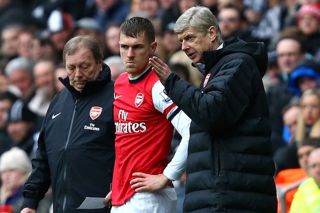 Arsenal Players Issued Challenge by Arsene Wenger as He Mulls Transfer Plans